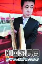 工商質(zhì)檢揭露家具黑幕 鋸末摻花生皮號(hào)稱實(shí)木(圖)