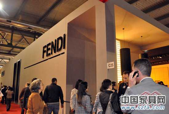 米蘭家具展芬迪被指“看人下菜碟” 米蘭家具展芬迪被指“看人下菜碟”