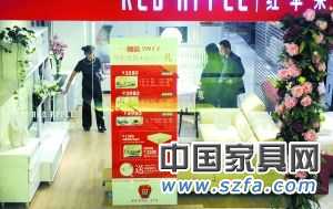 在五一之前，各種形式的打折促銷活動就層出不窮，也讓市場的銷售一路飄紅。