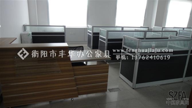 衡陽市豐華辦公家具，專業(yè)做各類辦公屏風，辦公屏風組合